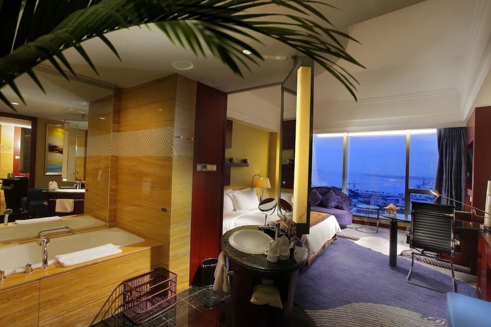 Zhuhai Charming Holiday Hotel - Zhuhai