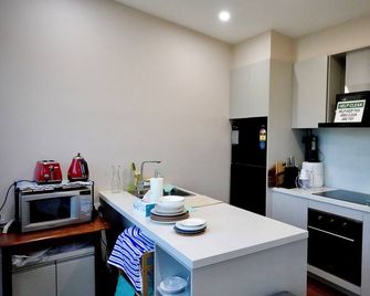 De'Vine Escape - Dixons Creek - Kitchen