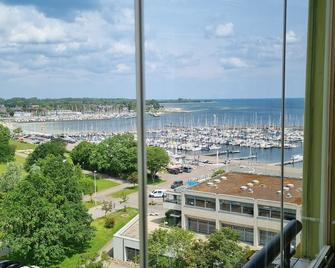 Sehr Schönes 2-zi.-appartement Kiel Schilksee Olympiazentrum. Haustierfreundlich - Kilonia - Widok na zewnątrz