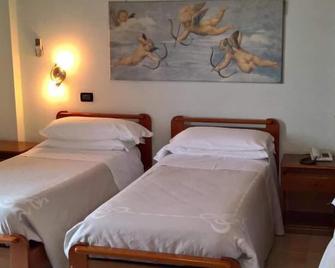 Hotel La Rotonda - Chieti - Schlafzimmer