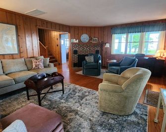A quiet, family retreat home on the Chesapeake Bay, south of Annapolis MD - Deale - Sala de estar