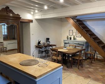 Small Burgundy stone house, private courtyard, close fromCluny, Taizé, Cormatin. - Cormatin - Restaurante