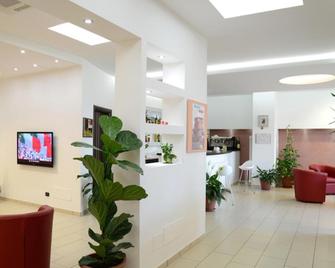 Hotel 660 - Acri - Front desk
