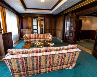 Rahat Palace Hotel - Almaty - Living room