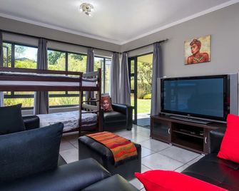 Jozistay @ Jackal Creek Apartments - North Riding - Living room