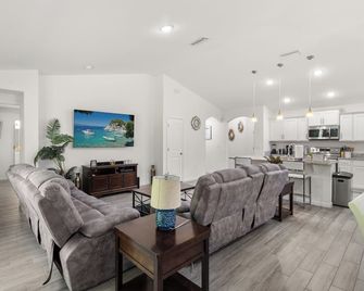 Cozy 4 Bedrooms New Construction Home - Poinciana - Living room