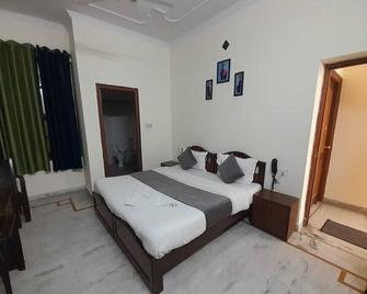 Hotel The Holiday Home - Rishikesh - Slaapkamer