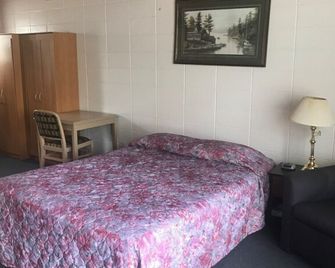 Huron Sands Motel And Restaurant - Providence Bay - Schlafzimmer