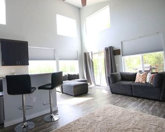 Lake front - 2 bedroom, 1 loft home with outdoor sauna - Talkeetna - Sala de estar