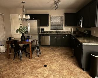 The Nook - Cozy, clean and family friendly - El Mirage - Cocina