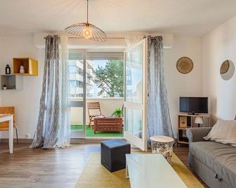 Studio moderne avec balcon et parking à Biarritz - FR-1-3-625 - Biarritz - Huiskamer