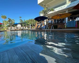 Old Crow Hotel and Suites - Vieques - Piscina