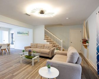 Anna - Offshore Beach Club - Buxton - Living room
