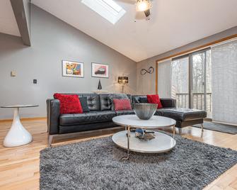 Laurel Brook 39 - Oakland - Living room