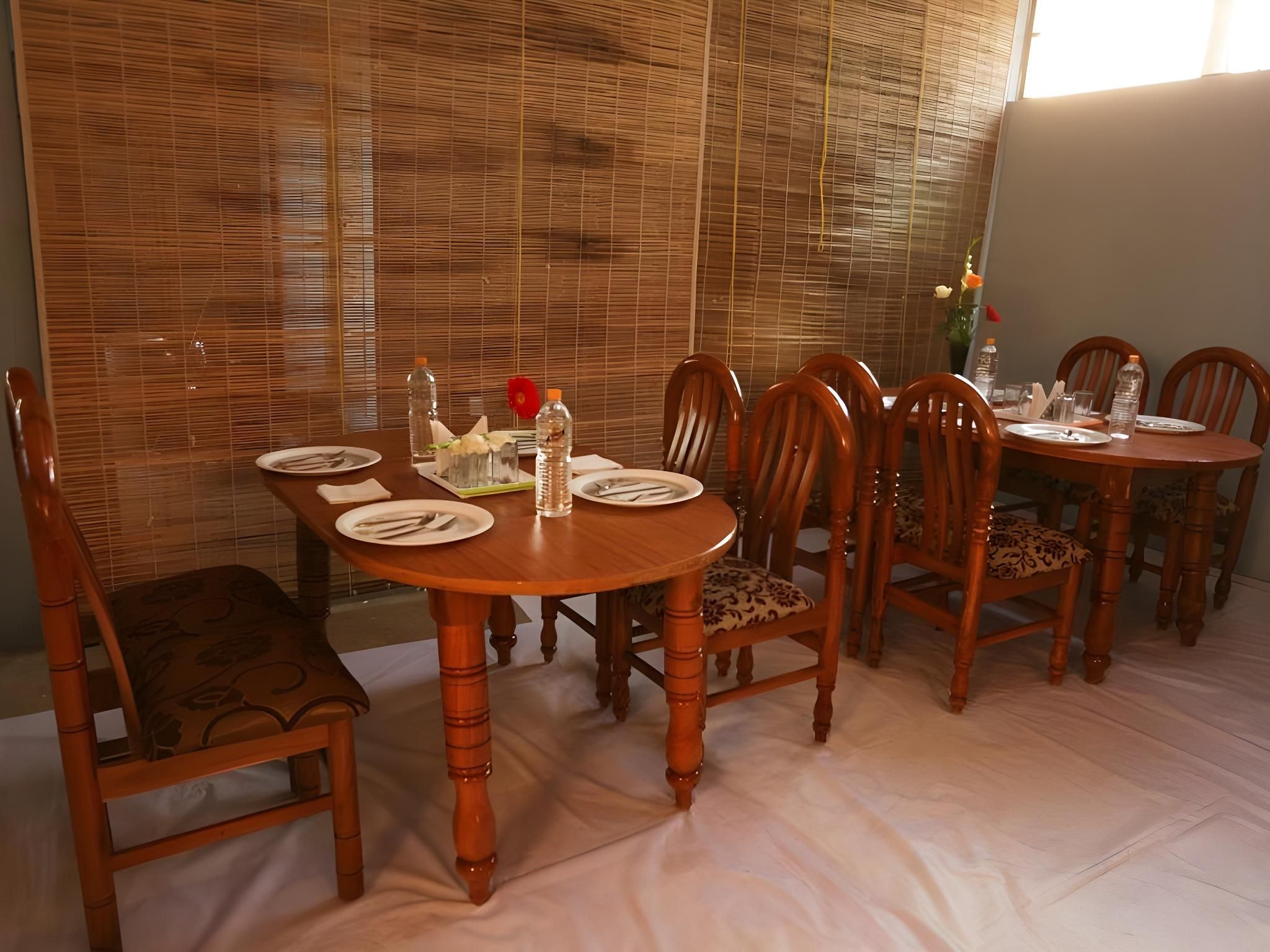 Ample Inn - Devanhalli - Dining room
