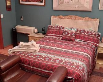 Om on the Range, Dragonfly Casita, no pets, no smoking - Apache Junction - Bedroom