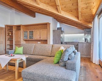 Gästehaus Angerer - Reit im Winkl - Wohnzimmer