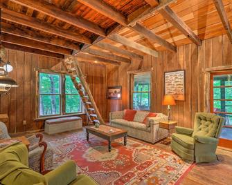 Rustic Cabin in the Woods 2-Acre Fishing Pond! - Burlington - Living room