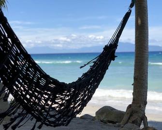 Beautiful beach front bunlagows on a coral reef - Sabang - Playa