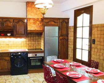 Appart Soleil T6 140m2 proche Sanctuaire - Lourdes - Kitchen