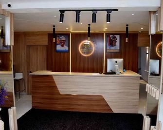 Hotel Padelia and Apartment - Lagos - Front desk