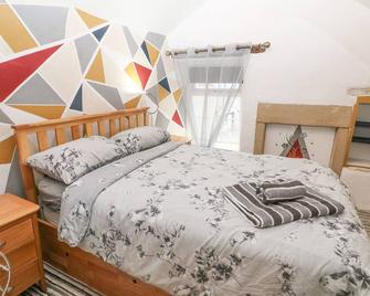 Winslade, Pet Friendly, Character Holiday Cottage In Bradwell - Hope Valley - Bedroom
