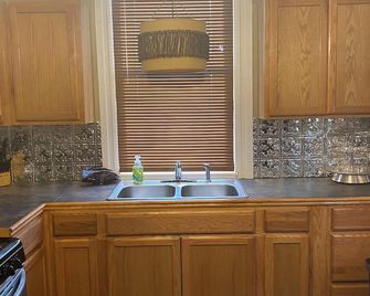 Charming Wheeling Island Home - Wheeling - Kitchen