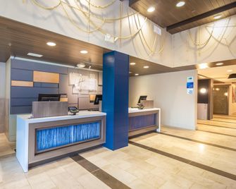 Holiday Inn Express Orange Beach-On The Beach by IHG - Orange Beach - Front desk