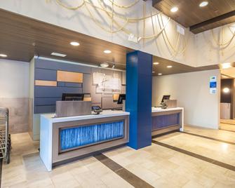 Holiday Inn Express Orange Beach-On The Beach By IHG - אורנג' ביץ' - דלפק קבלה