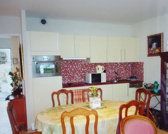 Charming little apartment near port, beaches and village - Larmor-Baden - Dining room