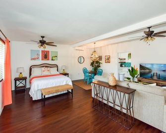 Comfy Beach Studio for 2 - Only a short walk to the beach. - Cape Canaveral - Bedroom