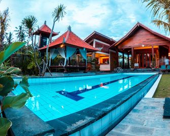 Modern villa in Bali with private swimming pool and luxury beds - Blahbatuh - Piscina