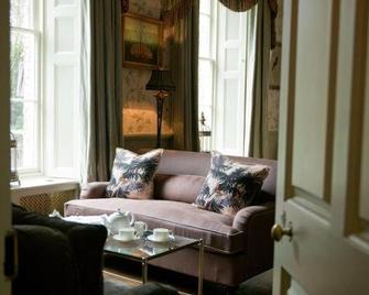 10 Castle St - Wimborne - Living room