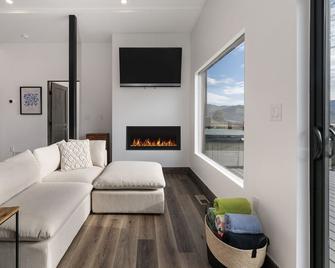 Scenic Perch home - Tabernash - Living room