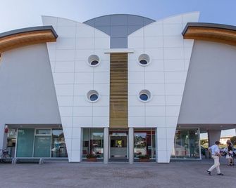 Residenza Turistica Alberghiera Blue Marine - Bibione - Building