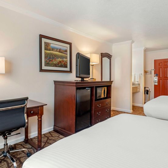 Bedroom view of Best Western Salinas Monterey Hotel