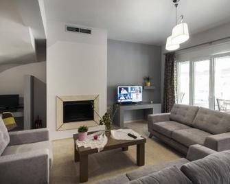 4 Seasons Villas - Plataria - Living room