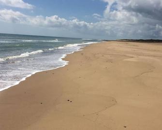 Relax in a luxury countryside retreat, just 5 minutes from a huge sandy beach. - Gorey - Beach