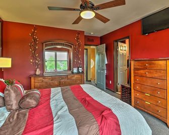 Urban Escape with Patio - 2 Mi to Downtown Detroit! - Detroit - Bedroom