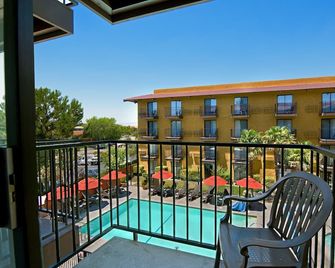 Oxnard Inn Lancaster - Lancaster - Balkon