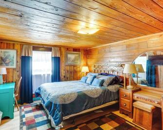 Dunsmuir Apartment ~ 17 Mi to Mt Shasta Ski Park! - Dunsmuir - Habitación