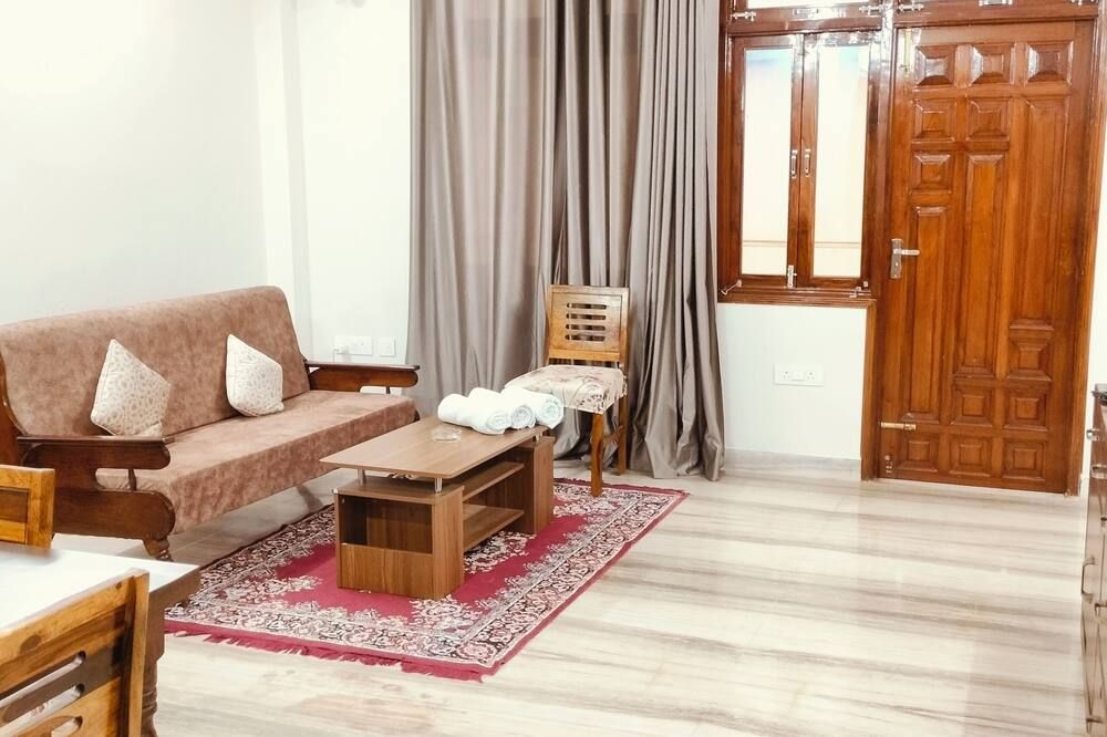 2-bedroom apartment in charming Ranchi with AC, WiFi for family and solo visitor - Ranchi - Sala de estar