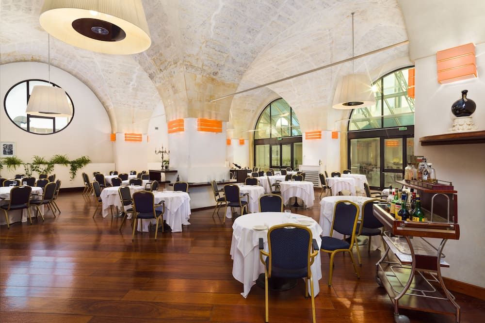 جراند هوتل تيتسيانو إي دي كونجريسيه - ليتشي - مطعم