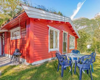 Beautiful Home In Olden With Sauna - Olden - Patio