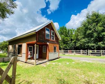 Elet Farm Cottage, Horse Encounter Farm Stay, Loft Cabin, 35 Mins To Beach - Milton - Edificio