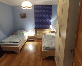 Relaxation on 2 levels; hiking,cycling from the house, skiing in the surrounding - Grossweil - Ložnice