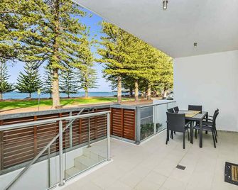 Luxury Beachfront Apartment At The Breez - Victor Harbor - Balcony