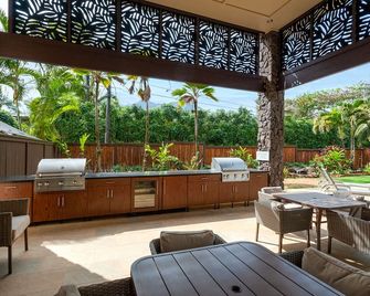 Beachfront Escape w/ Old Hawai'i Feeling - Fall Asleep Listening to the Waves - Hanalei - Patio