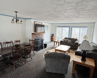 Town Home near Hunter Mntn - Hunter - Living room