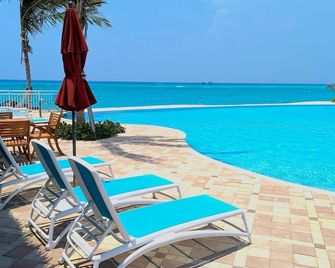 Stunning Marina-Front Townhome in South Bimini: Steps to pristine beaches - Port Royal - حوض السباحة